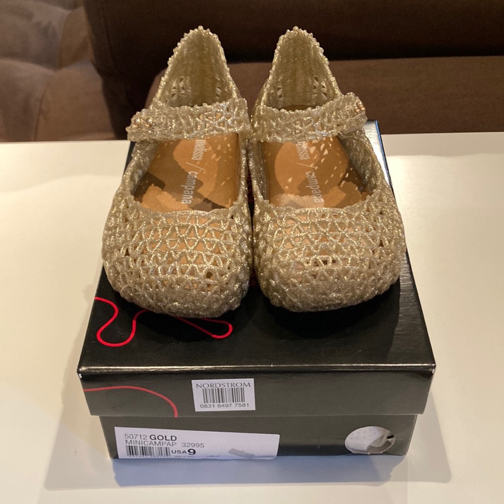 Mini Melissa Maryjanes in gold sparkle size 9
